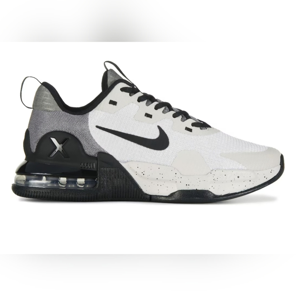 Nike Men's Black and White Sneakers